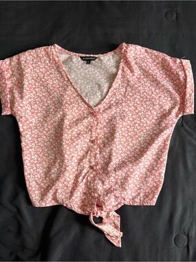 Style Envy Pink Floral Button-Front Tie Blouse